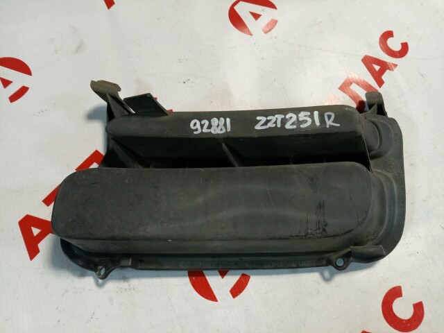 Заглушка в бампер TOYOTA Avensis 