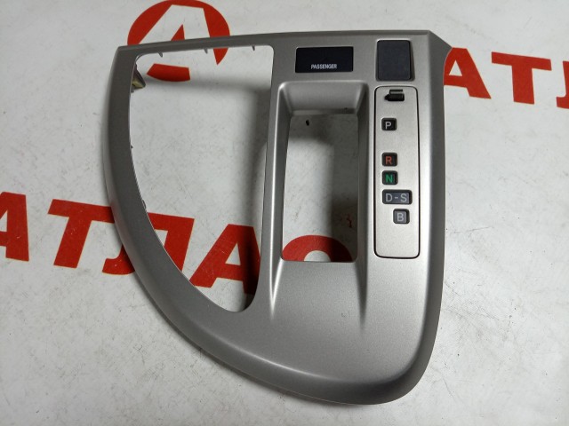 Консоль TOYOTA Ractis 