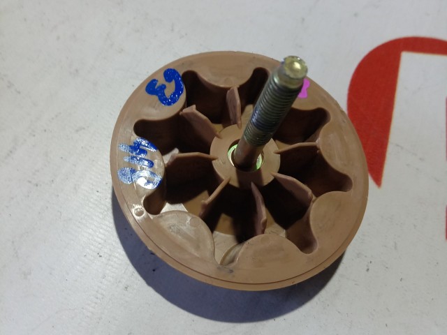 Крепление запасного колеса TOYOTA Avensis 