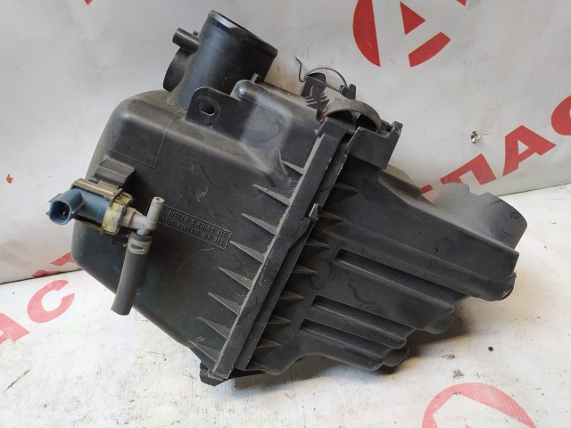 Корпус воздушного фильтра TOYOTA Vitz 2NZ-FE