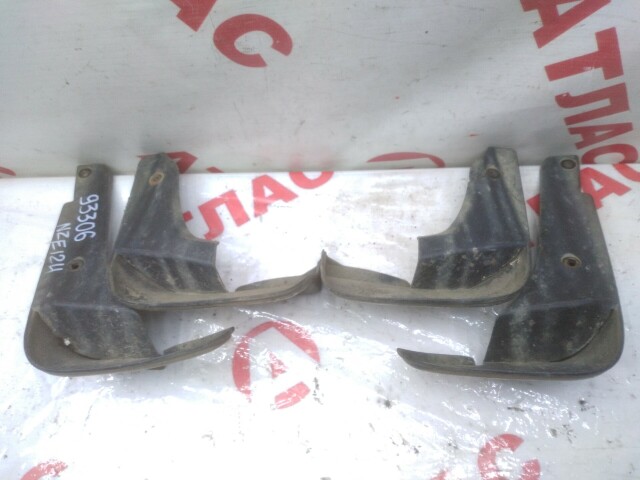 Брызговик TOYOTA Corolla 