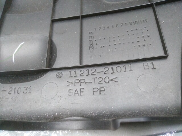 Декоративная крышка ДВС TOYOTA Corolla 1NZ-FE