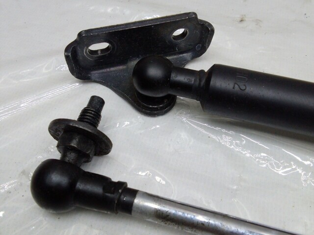 Амортизатор багажника TOYOTA Probox 