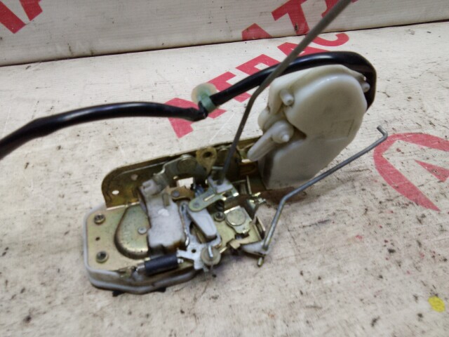 Замок двери HONDA Stepwgn 