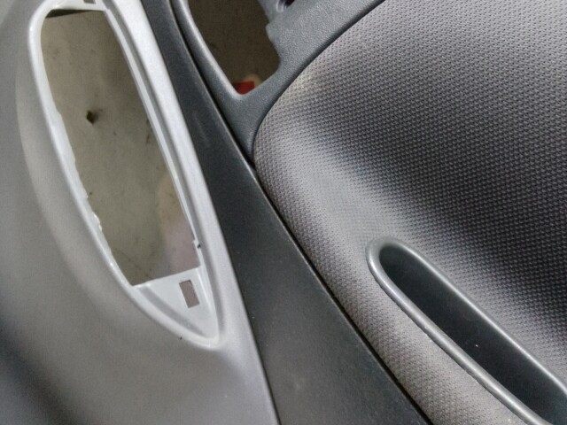 Обшивка двери TOYOTA Vitz 