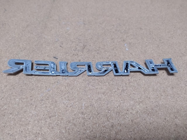 Эмблема TOYOTA Harrier 