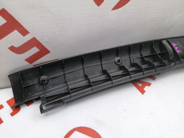 Накладка замка багажника TOYOTA Corolla Fielder 