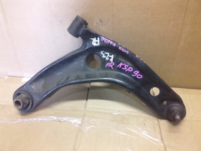 Рычаг TOYOTA Vitz 