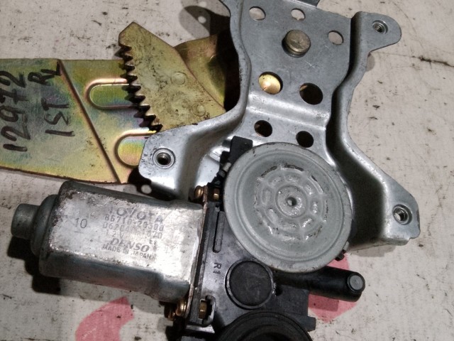 Стеклоподъемник TOYOTA Ist 