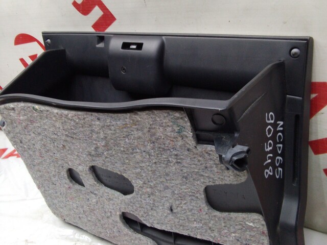 Бардачок TOYOTA Ist 