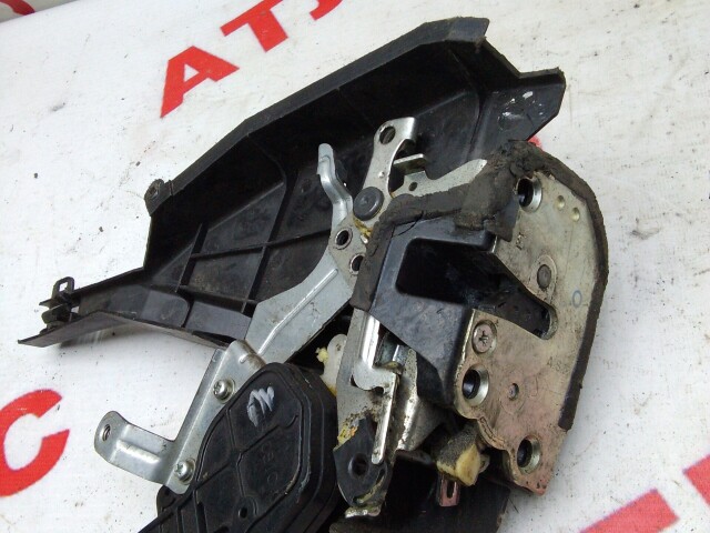 Замок двери TOYOTA Corolla 