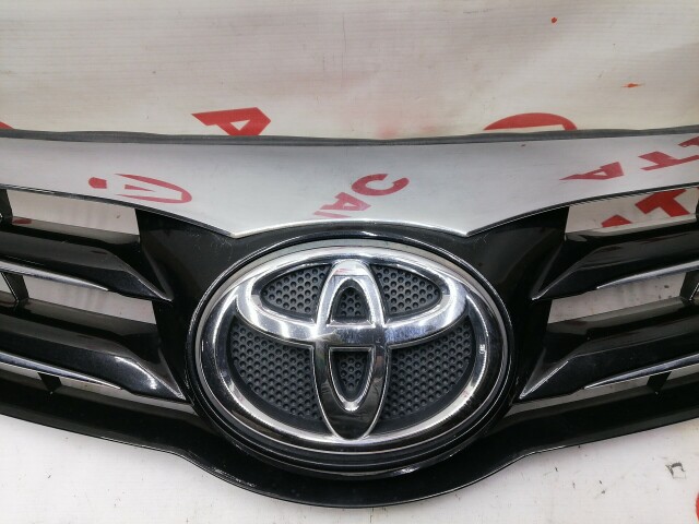 Решетка радиатора TOYOTA Avensis 