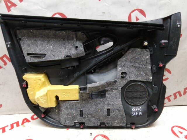 Обшивка двери TOYOTA Vitz 