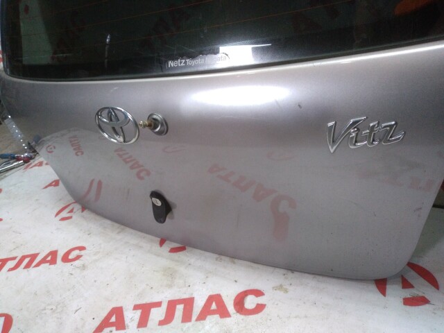 Дверь багажника TOYOTA Vitz 