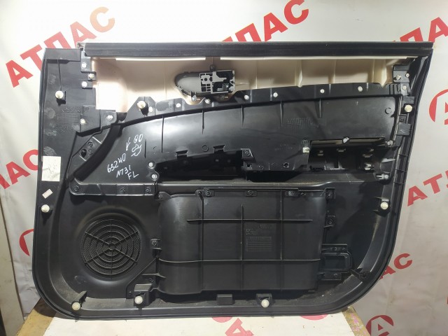 Обшивка двери NISSAN X-Trail 