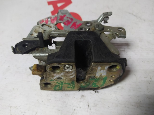 Замок двери TOYOTA Corolla 