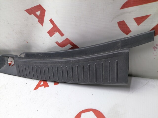 Накладка замка багажника NISSAN Wingroad 