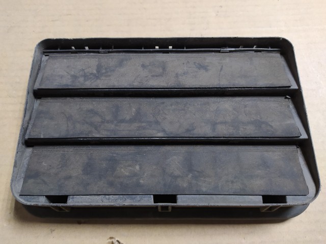 Клапан вентиляции крыла BMW 3-Series 