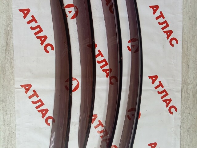 Ветровик NISSAN Primera 