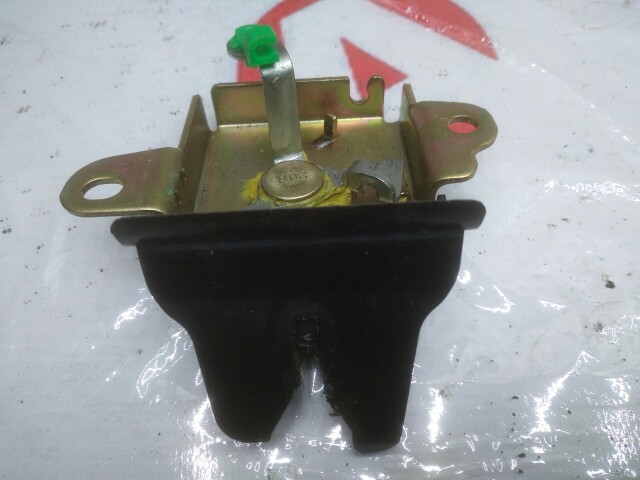 Замок багажника TOYOTA Corolla 