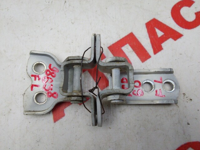 Кронштейны двери TOYOTA Ist 