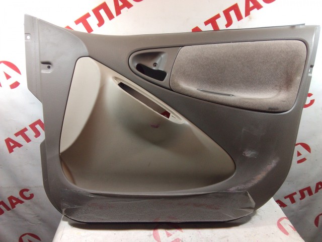 Обшивка двери TOYOTA Platz 