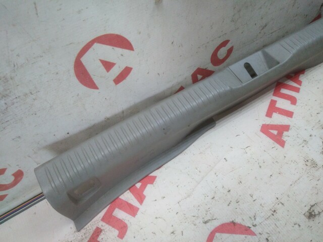 Накладка замка багажника MAZDA Premacy 