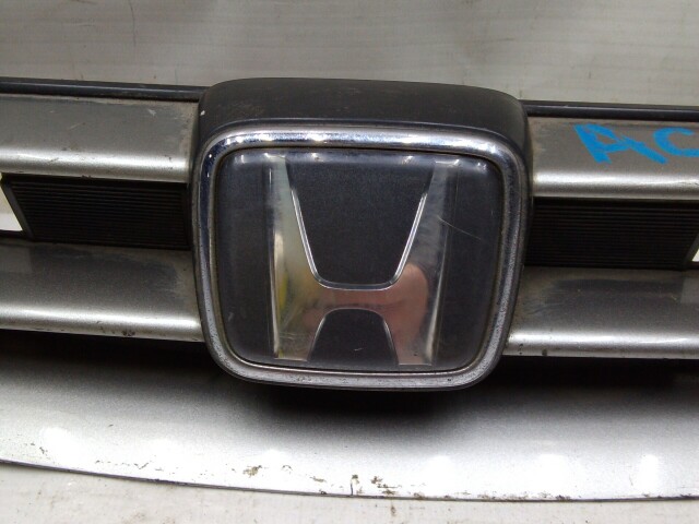 Решетка радиатора HONDA Accord 