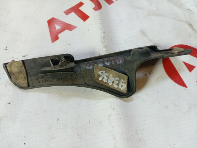 Уголок жабо RENAULT Sandero Stepway 