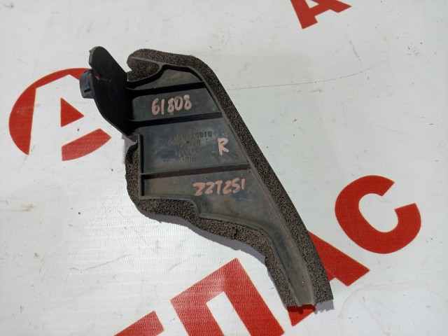 Пыльник крыла TOYOTA Avensis 