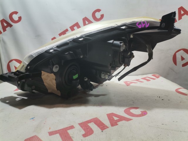 Фара TOYOTA Ractis 