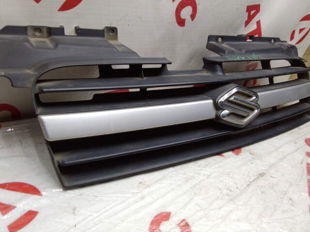 Решетка радиатора SUZUKI Swift 