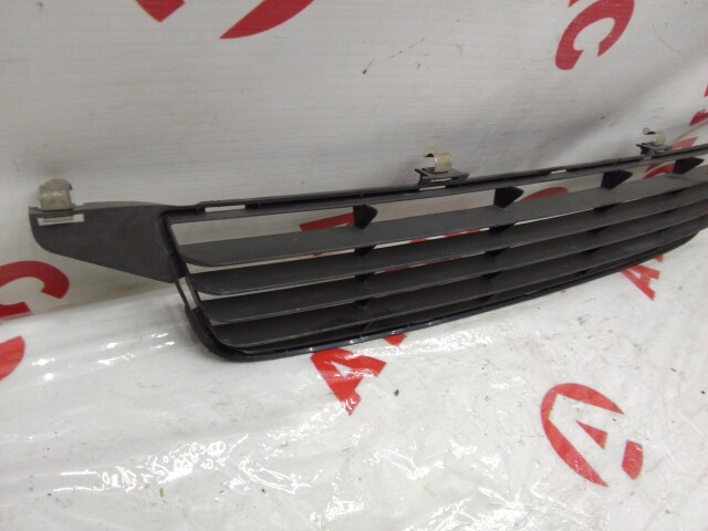 Решетка в бампер TOYOTA Avensis 