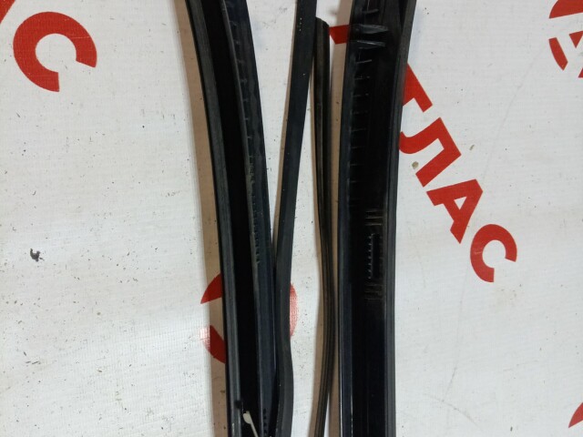 Молдинг лобового стекла HONDA Stream 