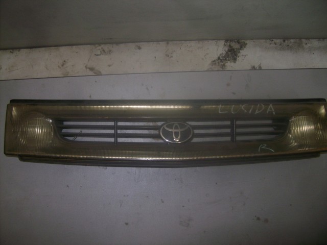Решетка радиатора TOYOTA Estima Lucida 