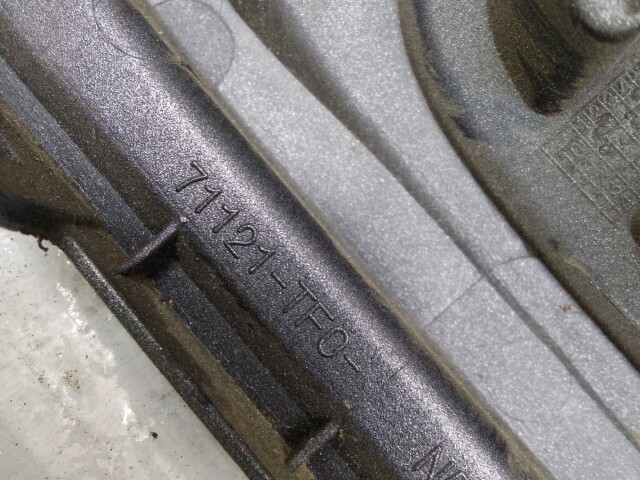 Решетка радиатора HONDA Fit 