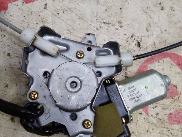 Стеклоподъемник NISSAN Sunny 