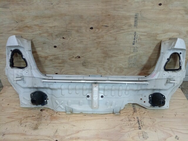 Задняя панель NISSAN Sunny 