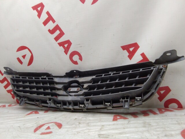 Решетка радиатора NISSAN Sunny 