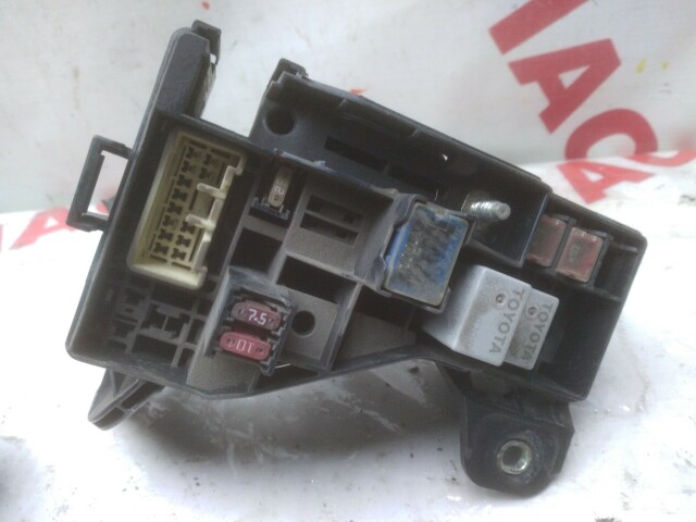 Блок предохранителей TOYOTA Avensis 1ZZ-FE