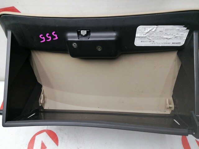 Бардачок NISSAN Bluebird Sylphy 