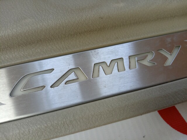 Накладка на порог салона TOYOTA Camry 