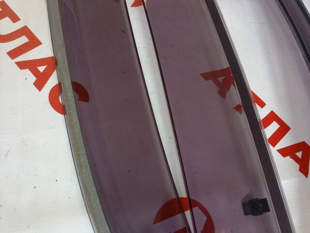 Ветровик NISSAN Sunny 