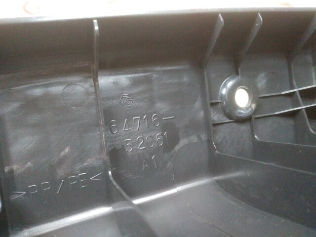 Накладка замка багажника TOYOTA Ist 