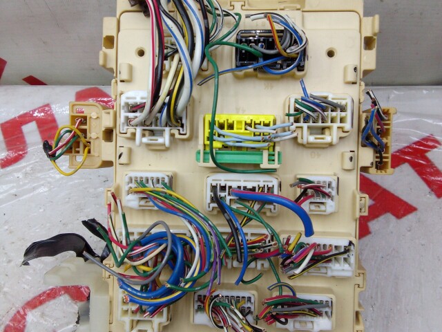 Блок предохранителей TOYOTA Vitz 