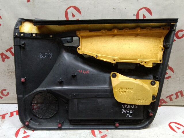 Обшивка двери TOYOTA Corolla Fielder 