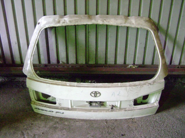 Дверь багажника TOYOTA Vista 