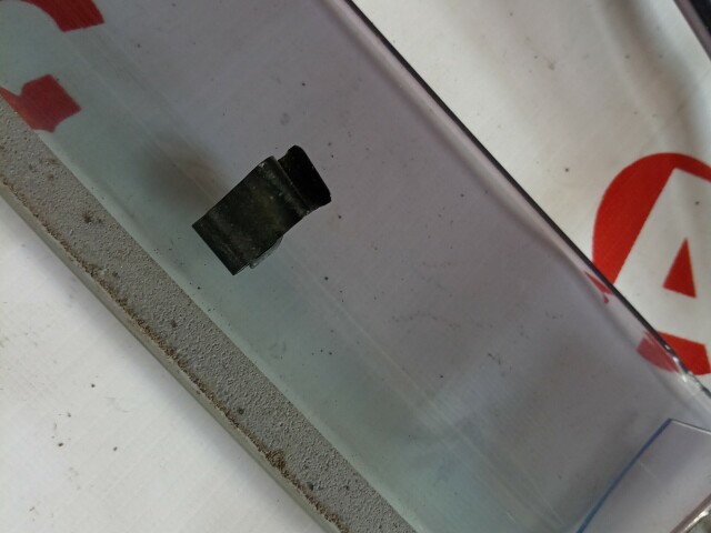 Ветровик NISSAN Sunny 