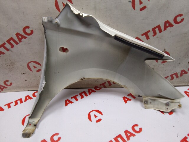Крыло TOYOTA Ist 