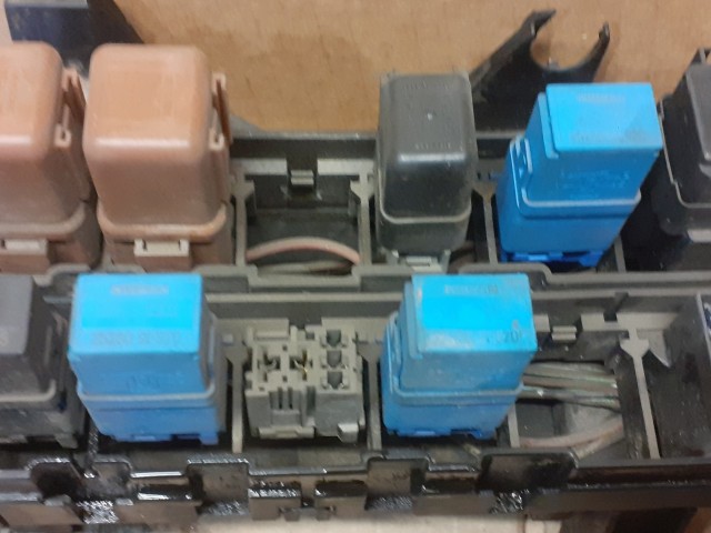 Блок предохранителей NISSAN Primera QG18-DE